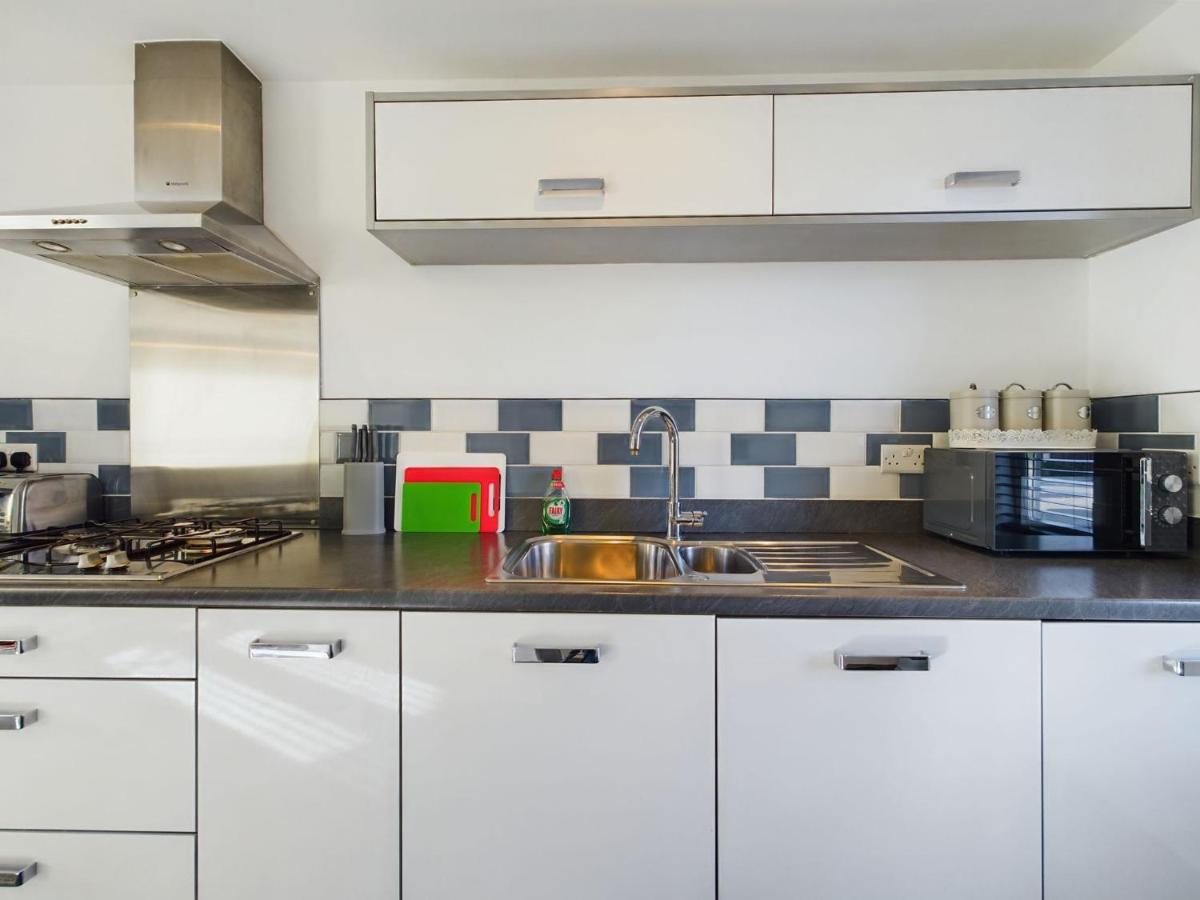 247 Serviced Accommodation In Stafford- 3Br Townhouse Buitenkant foto