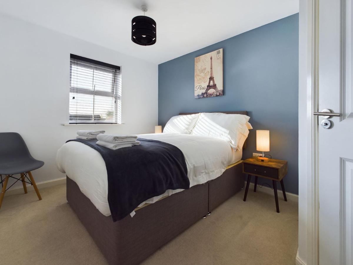 247 Serviced Accommodation In Stafford- 3Br Townhouse Buitenkant foto