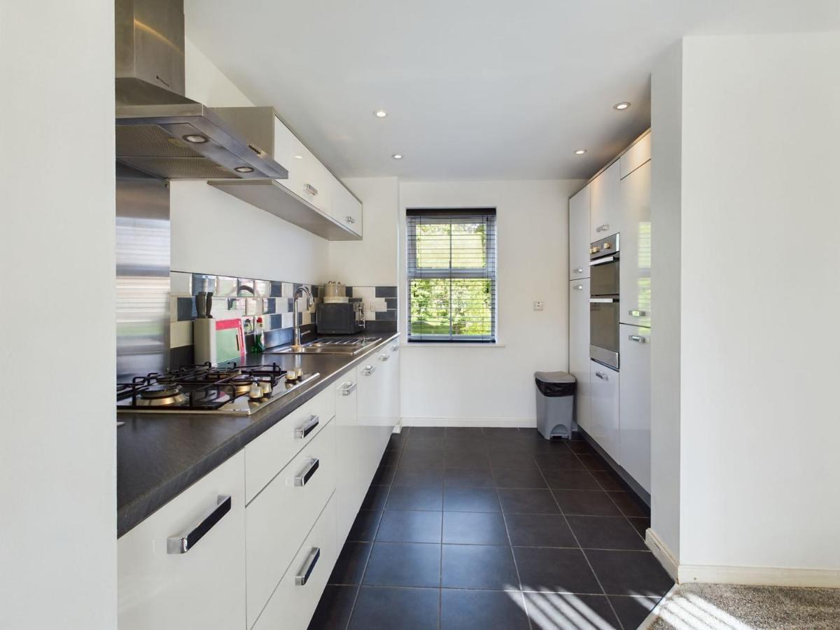 247 Serviced Accommodation In Stafford- 3Br Townhouse Buitenkant foto