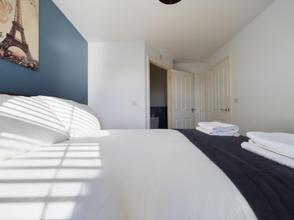 247 Serviced Accommodation In Stafford- 3Br Townhouse Buitenkant foto